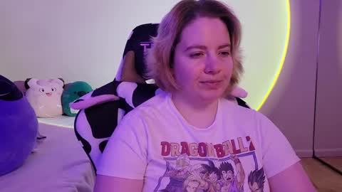 Snapshot of internetfairy_xo chatting on 01/18/25, 06:24 Faye online show from 01/18/25, 06:24