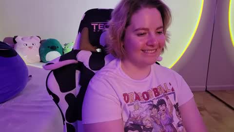 Snapshot of internetfairy_xo chatting on 01/18/25, 09:34 Faye online show from 01/18/25, 09:34