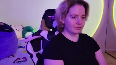 Snapshot of internetfairy_xo chatting on 01/20/25, 10:07 Faye online show from 01/20/25, 10:07