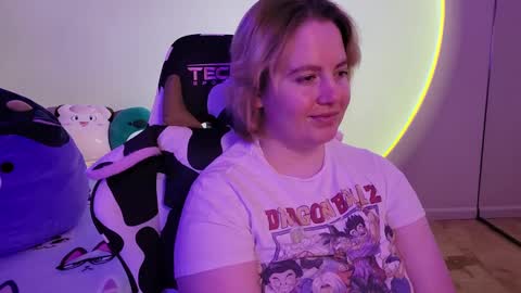 Snapshot of internetfairy_xo chatting on 01/26/25, 07:20 Faye online show from 01/26/25, 07:20