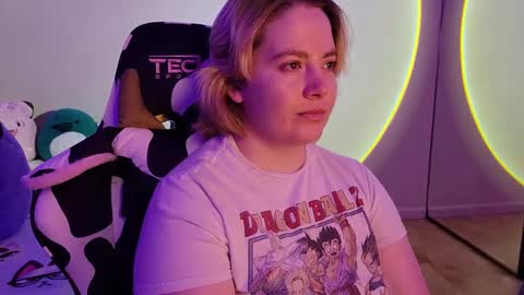 Snapshot of internetfairy_xo chatting on 01/27/25, 11:22 Faye online show from 01/27/25, 11:22