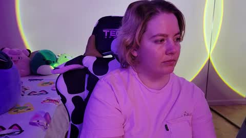 Snapshot of internetfairy_xo chatting on 01/31/25, 06:24 Faye online show from 01/31/25, 06:24