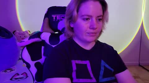 Snapshot of internetfairy_xo chatting on 02/02/25, 03:54 Faye online show from 02/02/25, 03:54