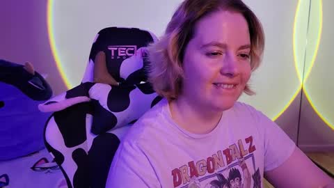 Snapshot of internetfairy_xo chatting on 02/21/25, 05:46 Faye online show from 02/21/25, 05:46