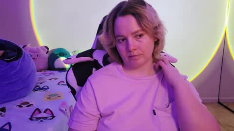 Snapshot of internetfairy_xo chatting on 02/27/25, 10:15 Faye online show from 02/27/25, 10:15