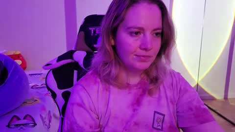 Snapshot of internetfairy_xo chatting on 10/20/25, 03:40 Faye online show from 10/20/25, 03:40