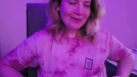 Snapshot of internetfairy_xo chatting on 10/22/25, 02:34 Faye online show from 10/22/25, 02:34