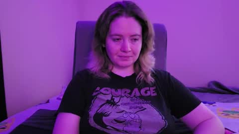 Snapshot of internetfairy_xo chatting on 10/25/25, 03:03 Faye online show from 10/25/25, 03:03