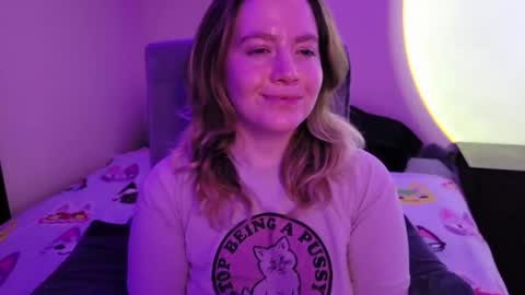 Snapshot of internetfairy_xo chatting on 01/06/26, 06:39 Faye online show from 01/06/26, 06:39