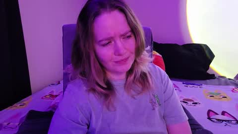 Snapshot of internetfairy_xo chatting on 01/07/26, 08:50 Faye online show from 01/07/26, 08:50