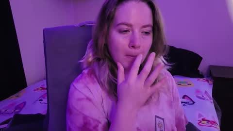 Snapshot of internetfairy_xo chatting on 03/02/26, 08:10 Faye online show from 03/02/26, 08:10