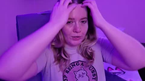 Snapshot of internetfairy_xo chatting on 03/10/26, 06:07 Faye online show from 03/10/26, 06:07