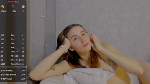 Snapshot of internetsexplorer chatting on 01/18/25, 01:08 Bernadette  Join  online show from 01/18/25, 01:08