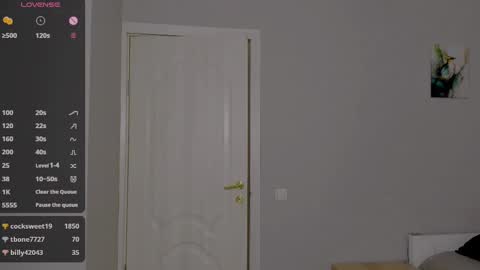 Snapshot of internetsexplorer chatting on 02/18/25, 01:22 Bernadette  Join  online show from 02/18/25, 01:22