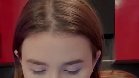 Snapshot of internetsexplorer chatting on 03/12/25, 03:40 Bernadette  Join  online show from 03/12/25, 03:40