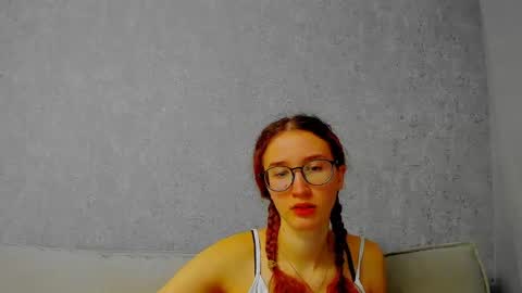 Snapshot of internetsexplorer chatting on 04/14/26, 09:32 Bernadette Join online show from 04/14/26, 09:32