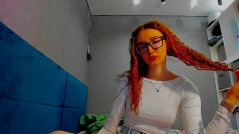 Snapshot of internetsexplorer chatting on 04/17/26, 11:46 Bernadette Join online show from 04/17/26, 11:46