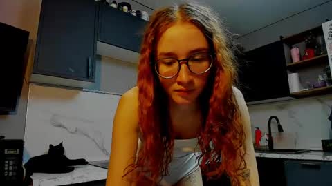 Snapshot of internetsexplorer chatting on 05/06/26, 09:03 Bernadette Join online show from 05/06/26, 09:03