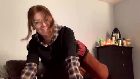 Snapshot of intothewoodswego chatting on 10/27/25, 02:04 IntoTheWoodsWeGo online show from 10/27/25, 02:04