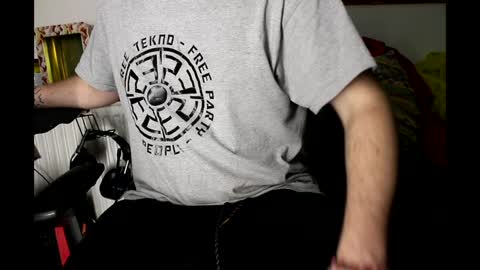 Snapshot of ipipo42o chatting on 12/18/24, 05:21 DrownMentally online show from 12/18/24, 05:21