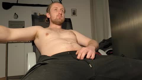 Snapshot of ipipo42o chatting on 11/04/25, 06:23 DrownMentally online show from 11/04/25, 06:23