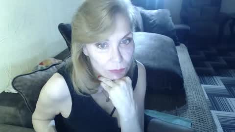 irenalegs online show from 04/28/26, 04:17