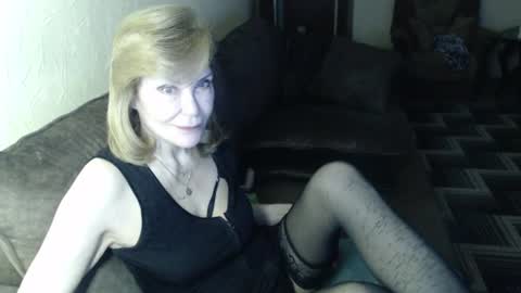 Snapshot of irenalegs chatting on 07/18/26, 05:44 irenalegs online show from 07/18/26, 05:44