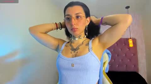 iris_77 online show from 10/25/25, 06:57
