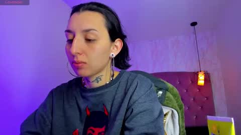 iris_77 online show from 11/21/25, 11:31