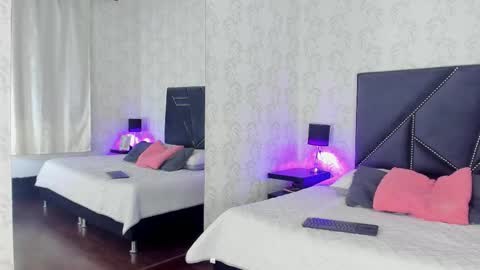 Snapshot of iris_bells chatting on 11/27/25, 03:25 Queen Iris online show from 11/27/25, 03:25