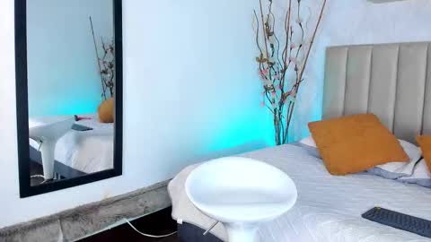 Snapshot of iris_bells chatting on 11/28/25, 10:45 Queen Iris online show from 11/28/25, 10:45