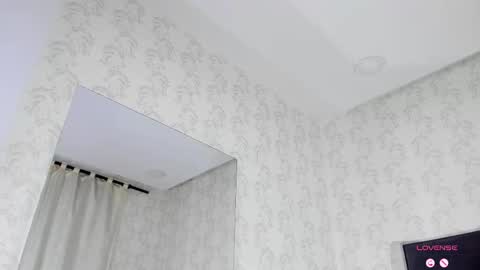 Queen Iris online show from 03/18/26, 04:21