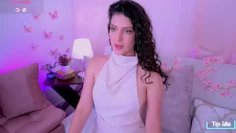 Snapshot of iris_laurent chatting on 07/14/26, 06:35 Maia Glow online show from 07/14/26, 06:35