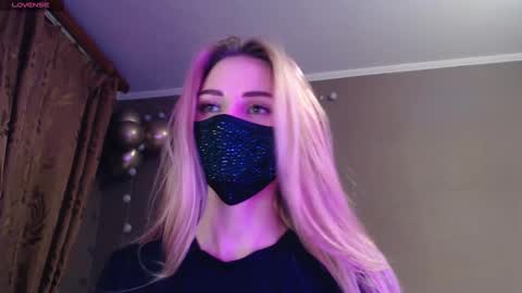 Lily online show from 11/12/25, 04:18