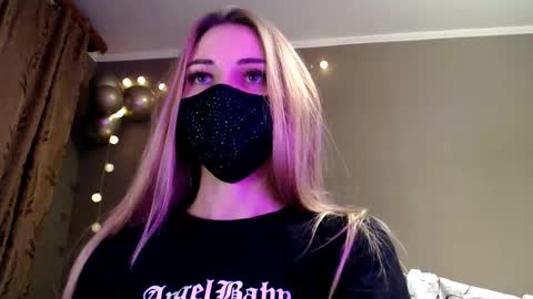 Lily online show from 11/28/25, 07:27