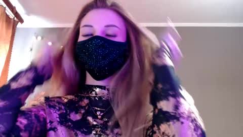 Lily online show from 04/26/26, 01:20