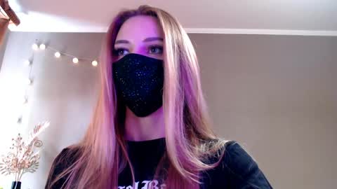 Lily online show from 05/09/26, 02:00
