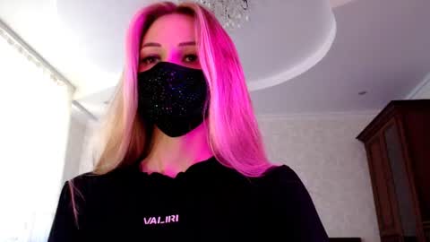 Lily online show from 08/05/26, 11:57