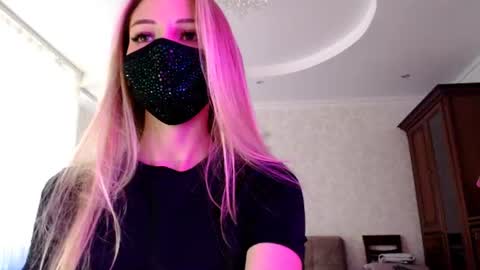 Lily online show from 08/08/26, 12:51