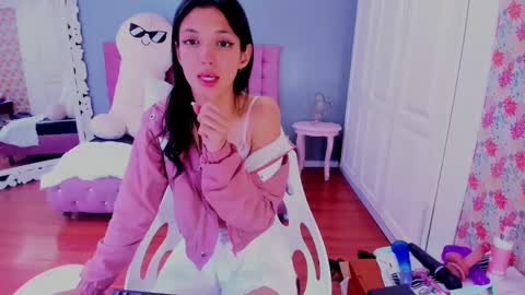 Snapshot of iris_stone_ chatting on 01/14/25, 04:29 Iris online show from 01/14/25, 04:29