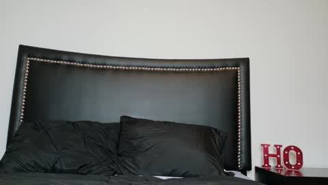 Iris  online show from 12/23/25, 03:04