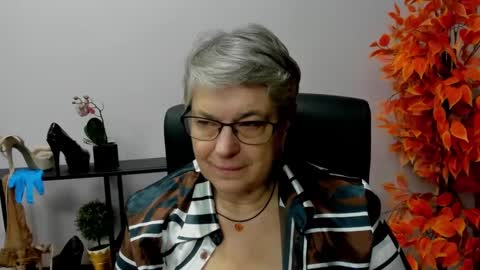 Snapshot of iris_xdesire chatting on 12/12/24, 11:07 I R I S online show from 12/12/24, 11:07