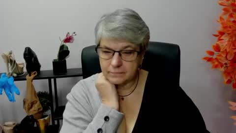 Snapshot of iris_xdesire chatting on 12/13/24, 08:09 I R I S online show from 12/13/24, 08:09
