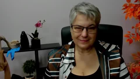 Snapshot of iris_xdesire chatting on 12/18/24, 07:26 I R I S online show from 12/18/24, 07:26