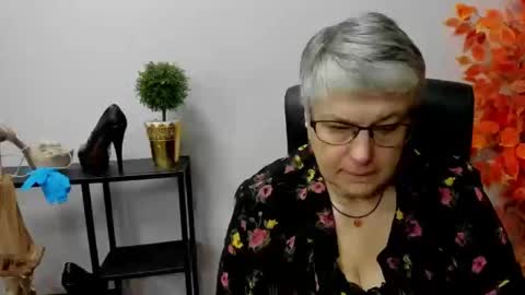 Snapshot of iris_xdesire chatting on 12/30/24, 10:21 I R I S online show from 12/30/24, 10:21