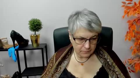 Snapshot of iris_xdesire chatting on 12/31/24, 01:19 I R I S online show from 12/31/24, 01:19