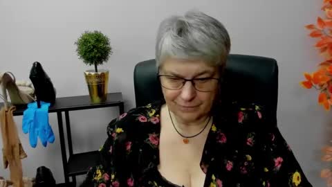 Snapshot of iris_xdesire chatting on 01/07/25, 10:54 I R I S online show from 01/07/25, 10:54