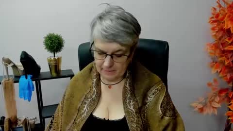 Snapshot of iris_xdesire chatting on 01/28/25, 10:45 I R I S online show from 01/28/25, 10:45
