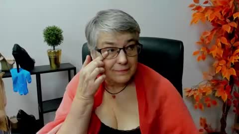 Snapshot of iris_xdesire chatting on 02/05/25, 11:02 I R I S online show from 02/05/25, 11:02