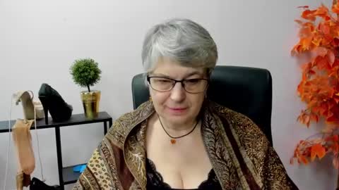 Snapshot of iris_xdesire chatting on 02/11/25, 10:37 I R I S online show from 02/11/25, 10:37